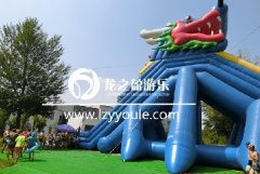 在兒童水上樂園設(shè)備中有一條守護(hù)您的神龍！