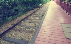 龍之盈游樂二代軌道小火車廠家直銷，價(jià)格透明